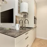 Norwida Bright In Close To The Sea By Renters Daire