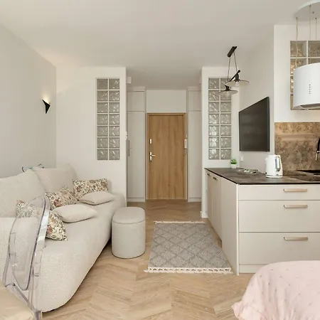 Norwida Bright In Close To The Sea By Renters * غدينيا